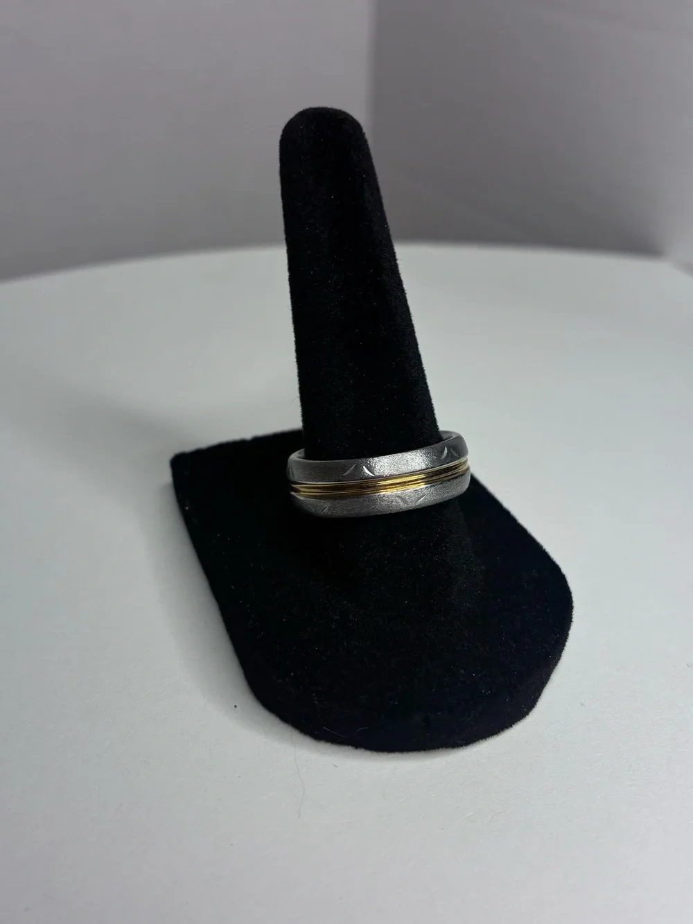 Silver And Gold Colored Wedding Style Band Paris Jewelry Ring V Engraved 7.75
